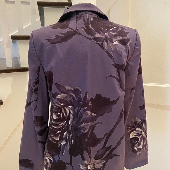 LAST CHANCE!! NWT! Reg $378 - Floral Print Blazer Size 4 - Picture 9 of 11